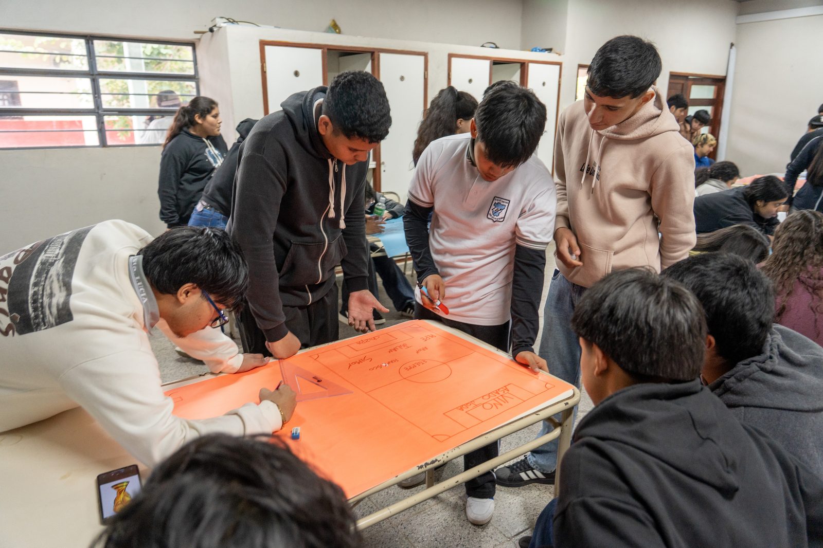 Protección de niñez y adolescencia: adolescentes construyendo sus propios proyectos de vida